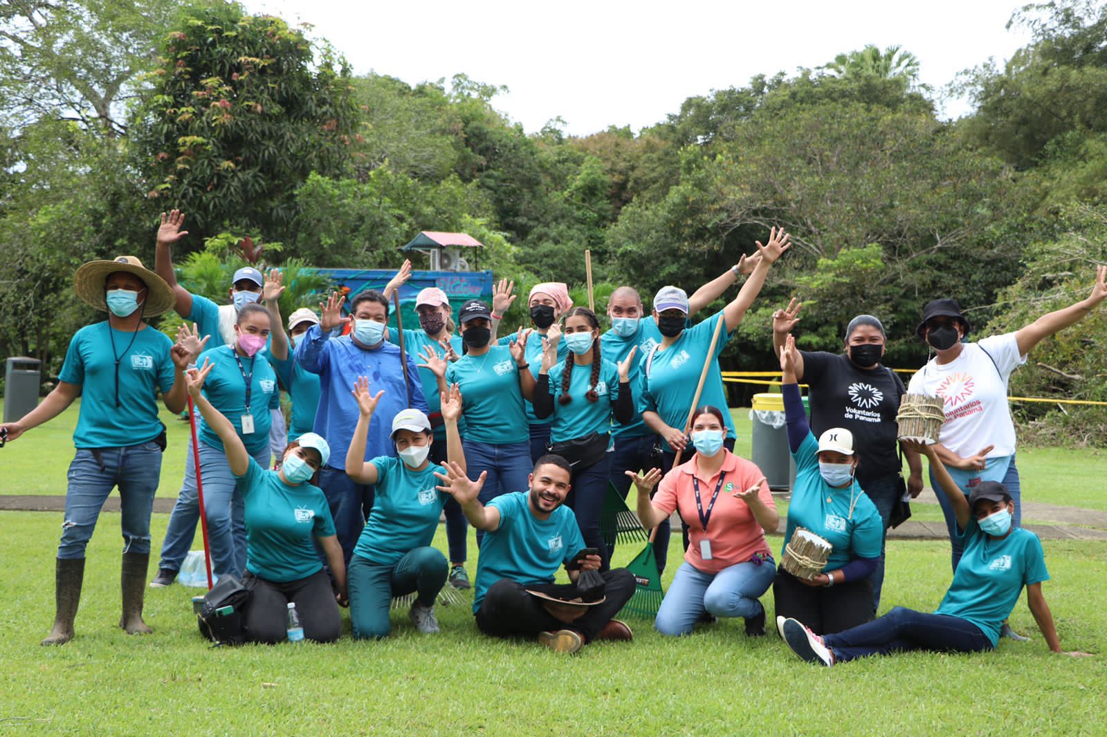 Panama state tv volunteers posing in teal t-shirts