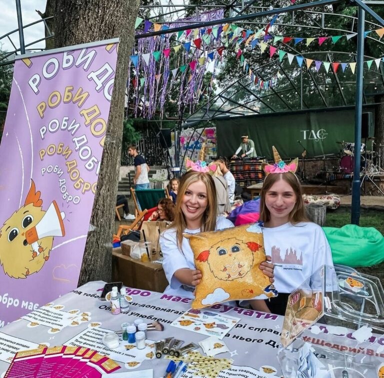 10 Creative Ways to Grow Generosity In Your Community for GivingTuesday